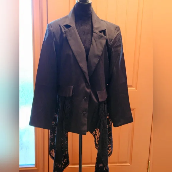 The Pyramid Collection Black Lace Women's Lined Blazer. - Picture 2 of 16